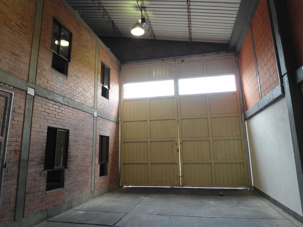 Warehouse: Parque Industrial Y Comercal Tulua A-2, Tulua, AK 00000